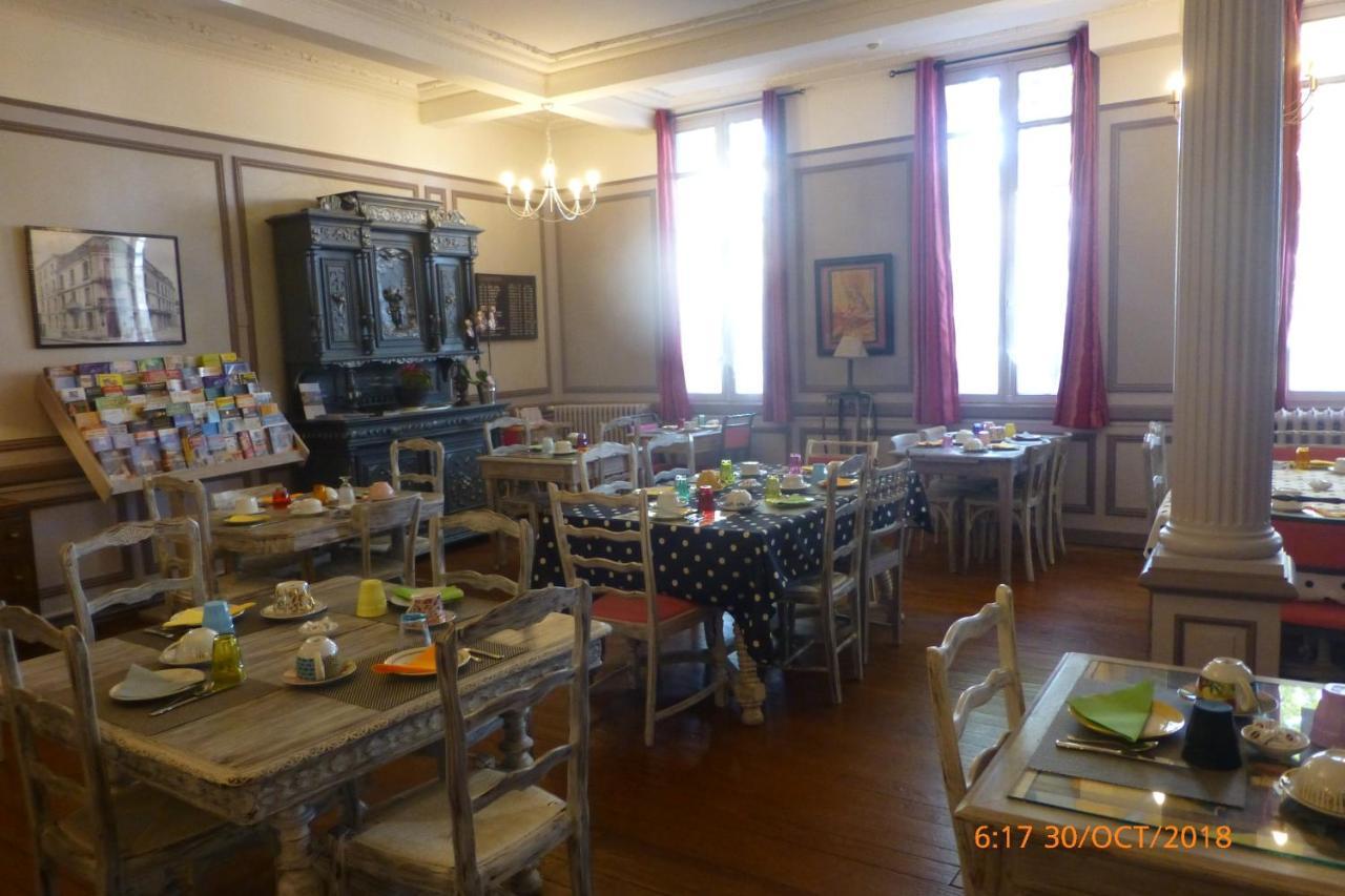 Hotel Souvenirs De Familles แซ็งต์ ภายนอก รูปภาพ